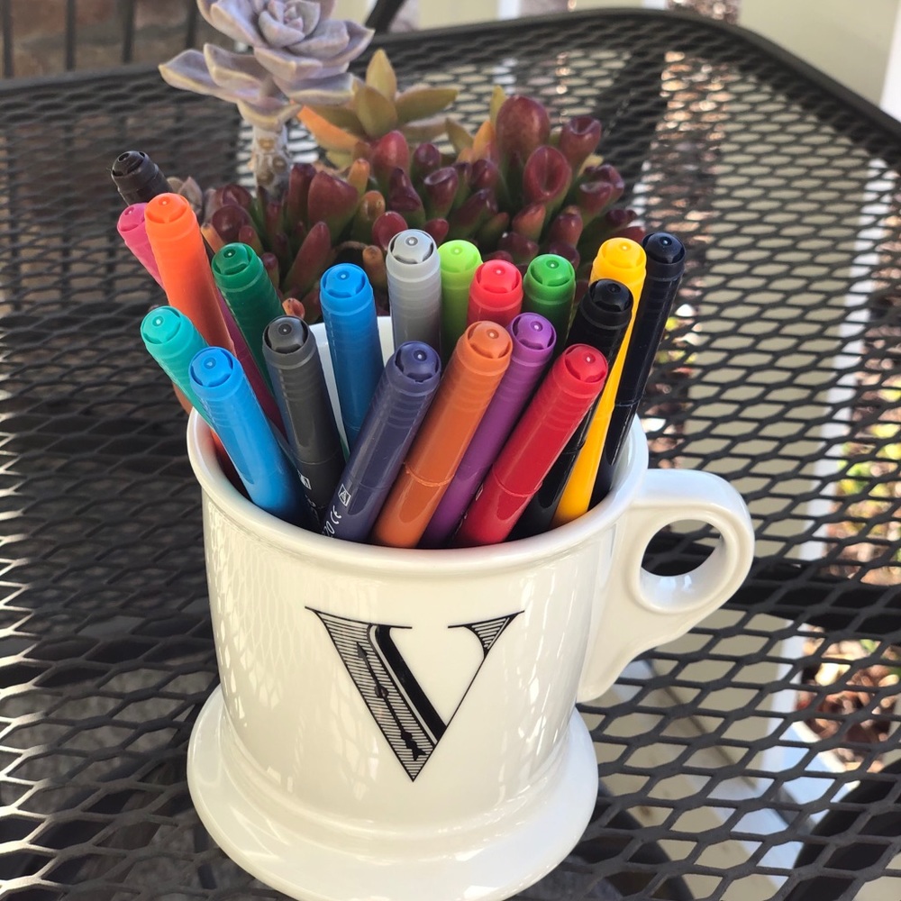 Anthropologie monogram mug “V” -Bundle me!-